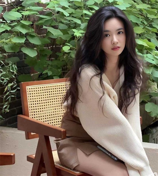 黑瓜吃料：1993年17岁夏雨凭阳光灿烂的日子成名，做客节目分享双面人生