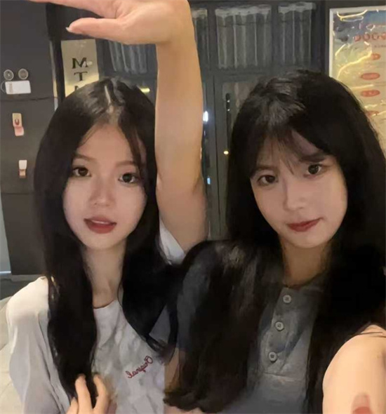 51吃瓜最新地址：联通营业厅展示iPhone Air样机，eSIM业务办理情况如何？