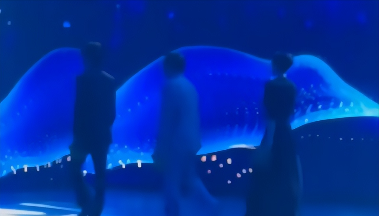 章子怡拍戏摔倒__章子怡摔鞋是什么节目