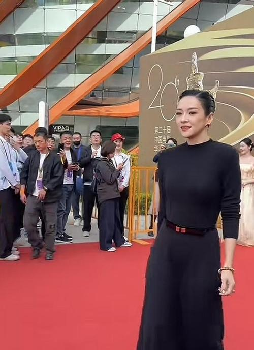 章子怡拍戏摔倒_章子怡摔鞋是什么节目_