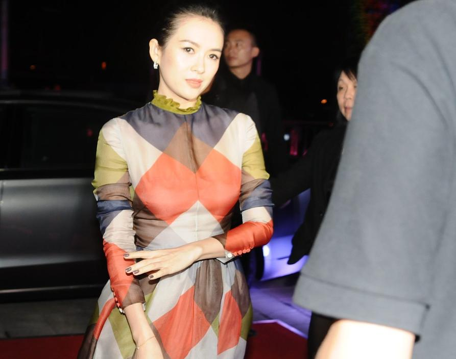 _章子怡拍戏摔倒_章子怡摔鞋是什么节目