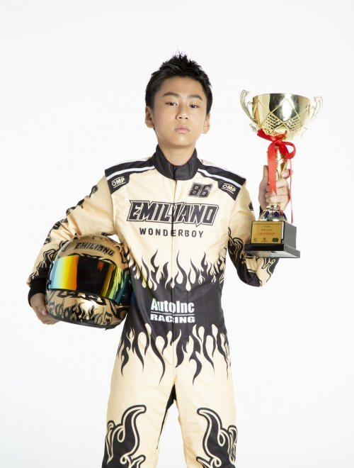 新加坡创作型男歌手_新加坡新生代艺人_