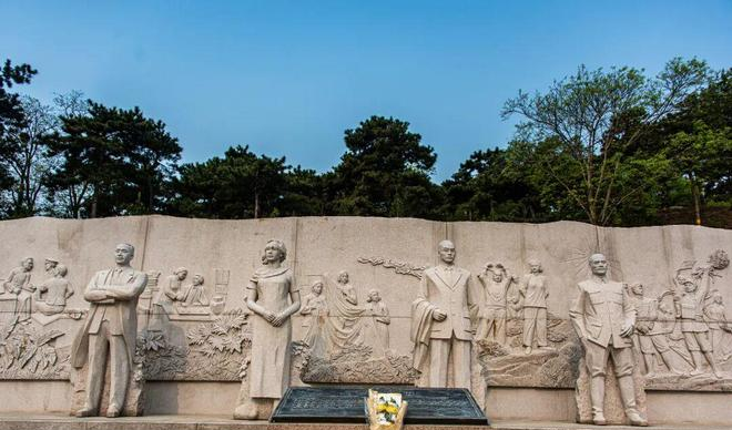 黑料不打烊,万里长征：沉默的荣耀热播后，观众为何自发到吴石墓前献上凤梨酥？