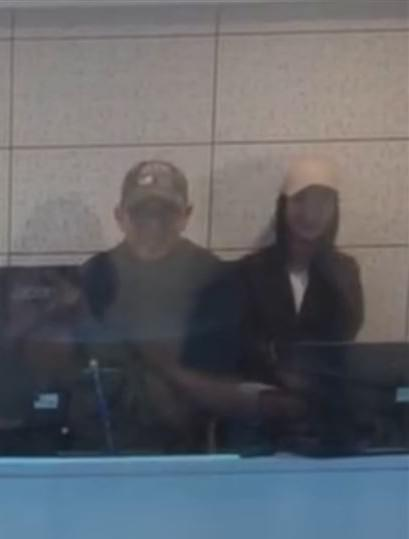 罕见身影是什么意思__陈慧琳罕见带俩儿子现身