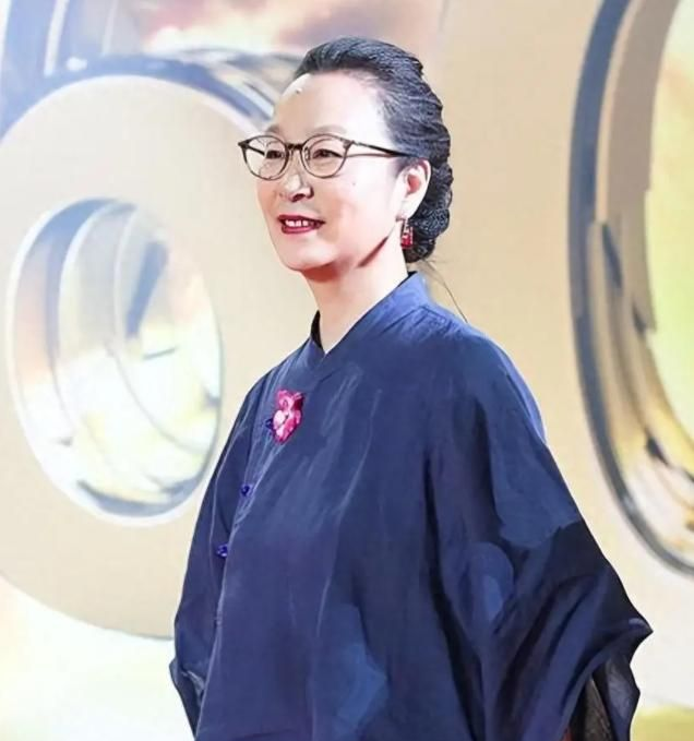 _抹黑前夫，“霸凌”周迅，狂妄自大的奚美娟，现在为无知付出代价_抹黑前夫，“霸凌”周迅，狂妄自大的奚美娟，现在为无知付出代价