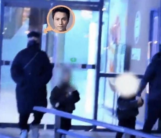 黑料专区：陈坤带双胞胎男孩外出引热议，孩子的身份与他的低调回应